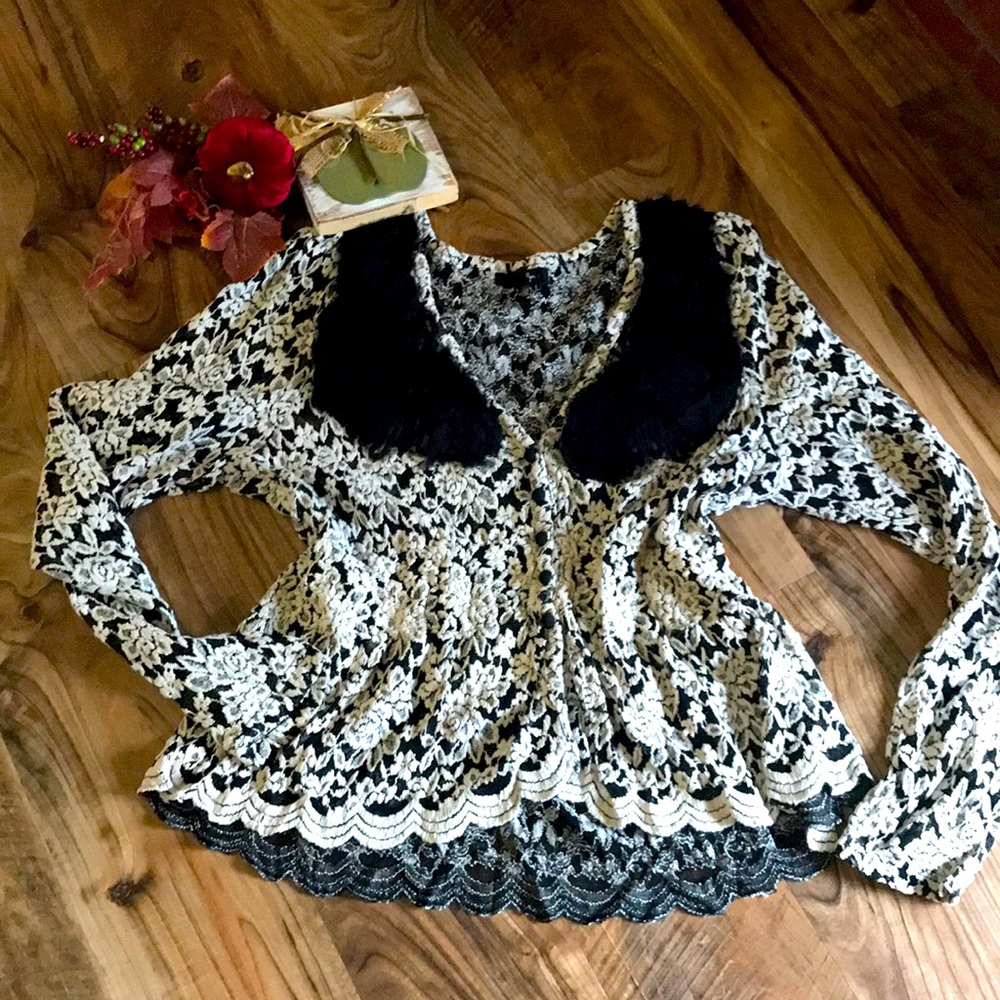 Ryu Black and White Lace Top